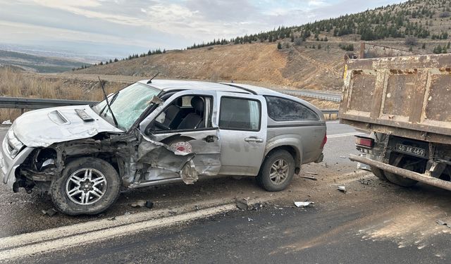 Kırşehir Boztepe'de Trafik Kazası: 5 Yaralı