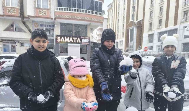 Kırşehir’de okullar tatil olunca çocuklar sokaklara koştu
