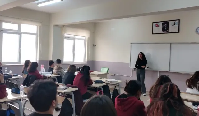 Kırşehir'den başarılı mezunlar 11. Sınıf öğrencileriyle buluştu