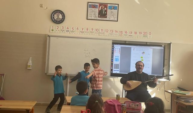 Kırşehir'de öğrenciler bağlama nağmeleriyle buluştu!