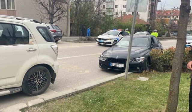 Yayaya yol veren araçla çarpıştı: 1 yaralı