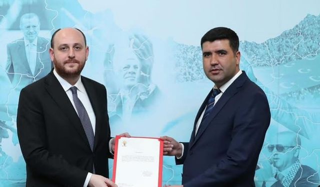 Çiçekdağı İlçe Başkanlığı’nda bayrak değişimi