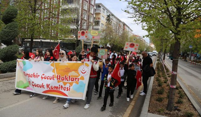 Aile ve Sosyal Hizmetler Kırşehir’de çocuklarla 23 Nisan coşkusunu paylaştı