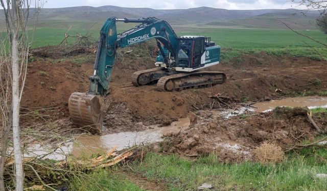 Kırşehir Akpınar’da dere ıslahı başladı!