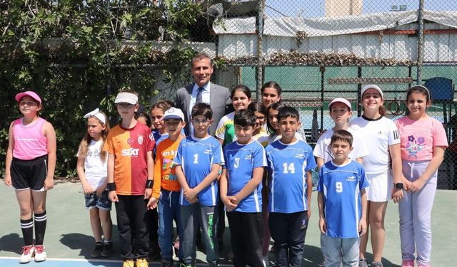 Adıyaman’da minik raketler kortta ter döktü
