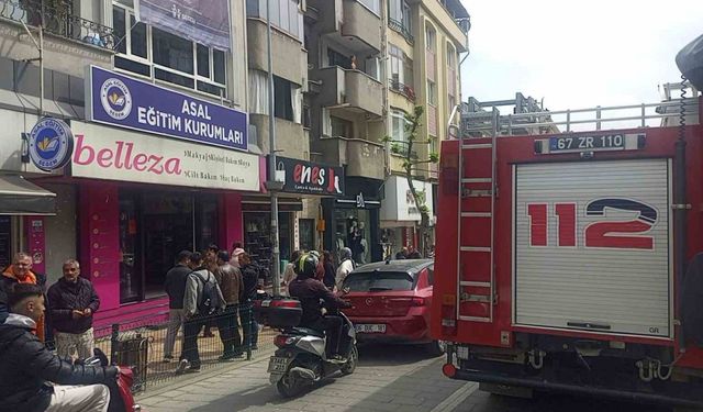 Kozmetik ürünlerinin satıldığı işyerinde çıkan yangın korkuttu