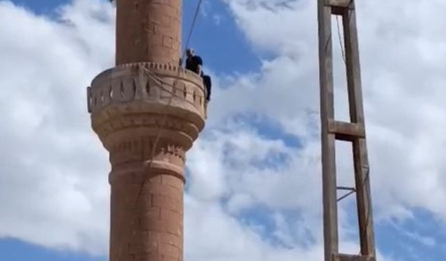 Minareye çıkarak atlamak istedi