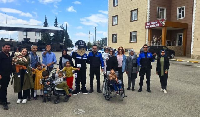 Minik öğrencilere polis mesleği tanıtıldı