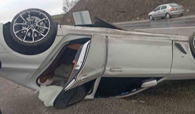 Yozgat’ta lüks otomobil takla attı: 3 yaralı