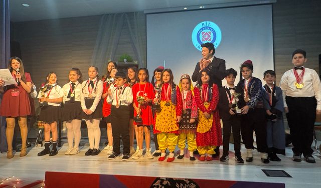 Bil Koleji’nde sahne çocukların: Kırşehir’de Bayram coşkusu zirveye çıktı