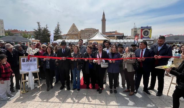 Cacabey Meydanı kadın emeğiyle şenlendi