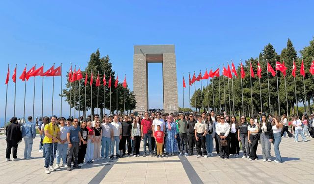 Demirci, Kamanlı öğrencilerle Çanakkale’de tarihi bir yolculuğa çıktı