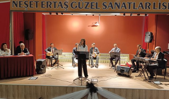 Kırşehir’de genç sesler türküleriyle yarıştı: Finalde coşku doruktaydı