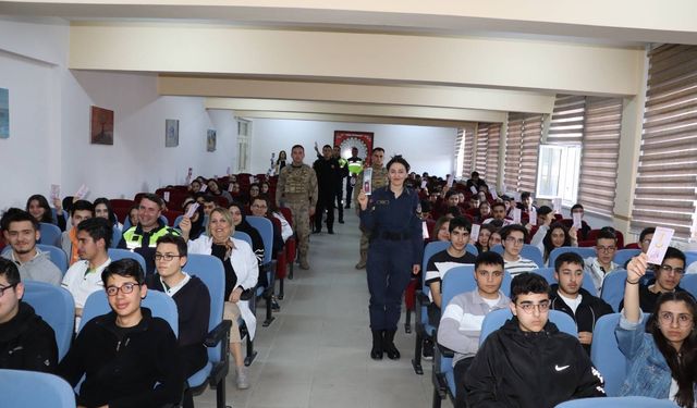 Kırşehir’de öğrenciler, güvenliği teknolojiyle öğreniyor