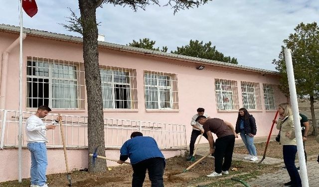 Öğrencilerinden toplumsal katkı: Bahçede yeşil bir adım
