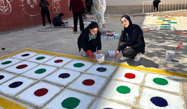 Özel çocuklar için rengarenk bir dokunuş