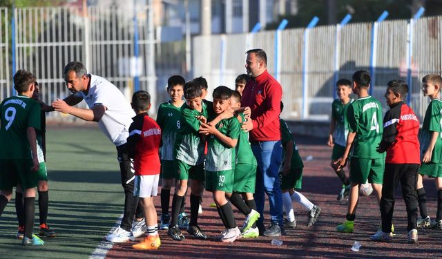 Mucur Gücü U12 Takımı’ndan sahada kararlılık, kuliste dayanışma