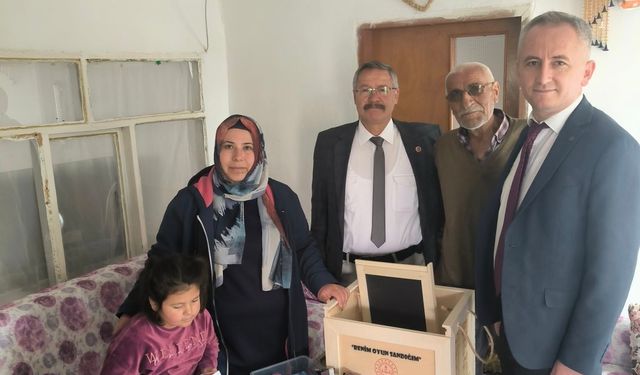 Minik Miray’ın yüzünü güldüren özel hediye