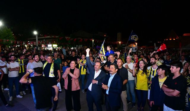 Cacabey Meydanı’nda şampiyonluk coşkusu yaşandı