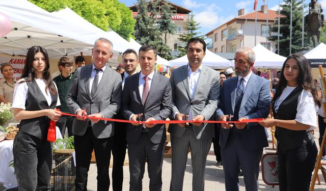Kaman Cumhuriyet Meydanı’nda öğrenmenin izleri sergilendi