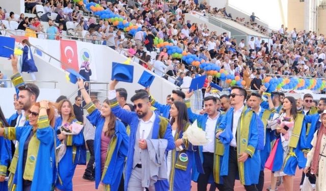 Kırşehir Ahi Evran Üniversitesi’nde mezuniyet heyecanı başladı
