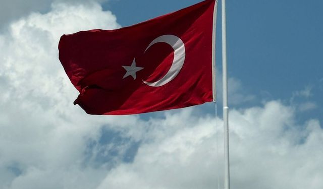 Kışla’da Türk Bayrağı göklere taşındı!