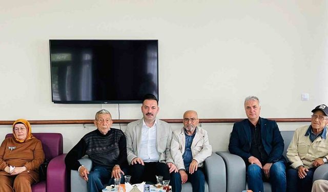 Bayramda huzurevi sakinleri unutulmadı