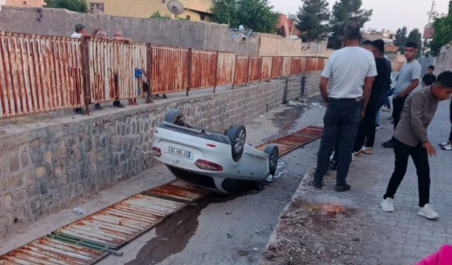 Çocukların el frenini indirdiği otomobil tahliye kanalına uçtu