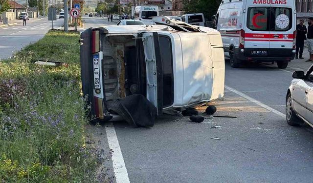 Otomobil takla attı: 3 yaralı