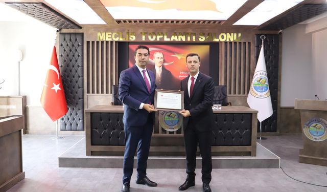 Kaymakam Kaya’ya Fahri Hemşehrilik Beratı verildi
