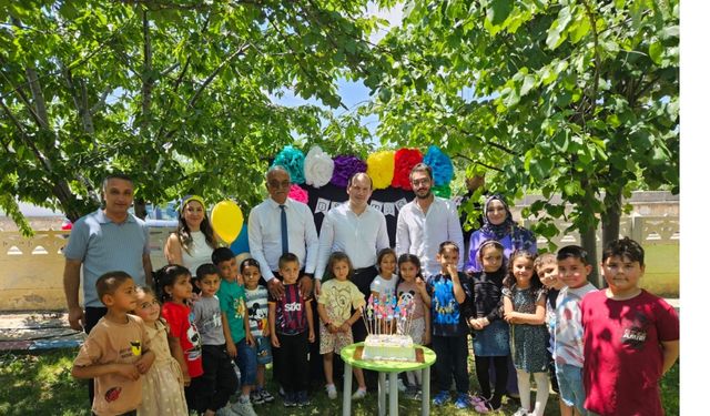 Miniklerden doğada renkli yıl sonu kutlaması