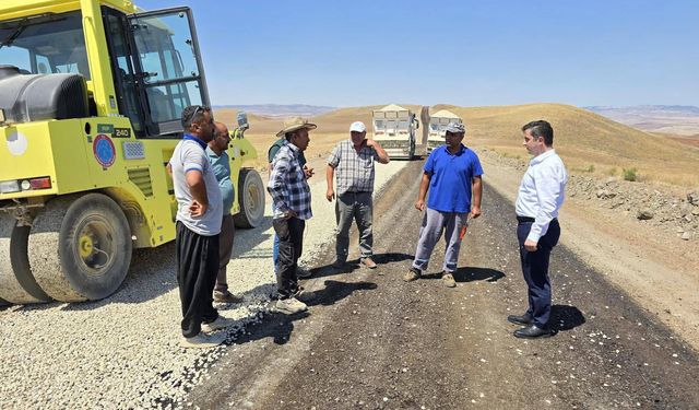 Çiçekdağı’nda yol çalışmaları yakından takip ediliyor