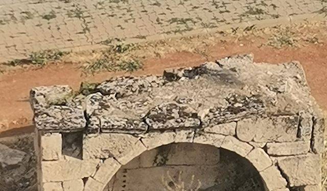 Kırşehir’de tarihi yapı yalnızlığa mı terk edildi?