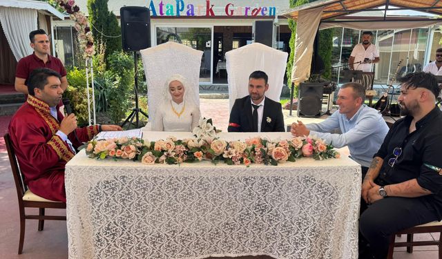 Başkan Demirci genç çiftin nikâhını kıydı!