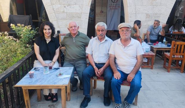 Kırşehir’de eski dostlar Ahi Külliyesi’nde hasret giderdi