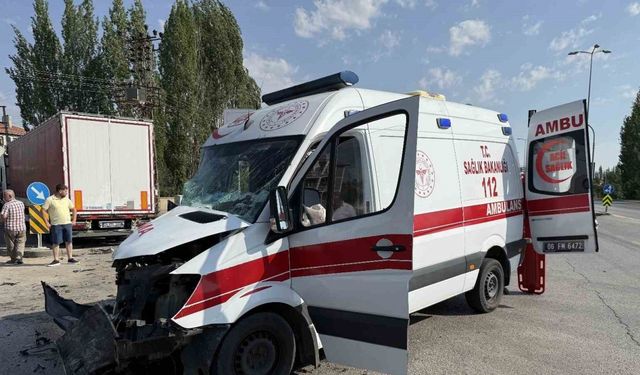 Ankara’da tır ile ambulans çarpıştı: 5 yaralı