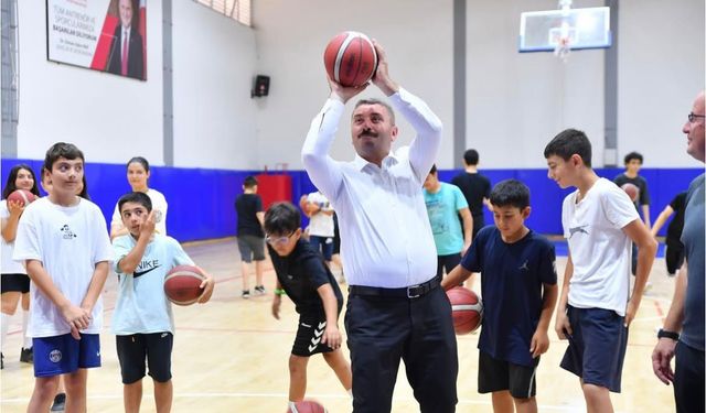 Çakmakçı, yıldız sporcularla sahada buluştu