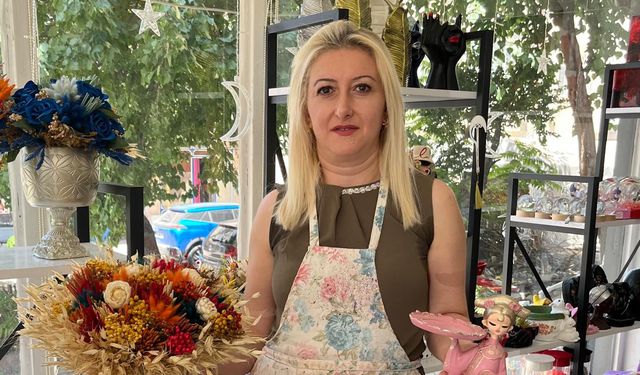 Hayatın yükünü üretimle hafifletti: 20 metrekarede renkli dünyasını kurdu