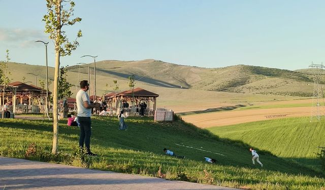 Kırşehir’de sıcaklardan kaçan halk Kırköy'e akın ediyor