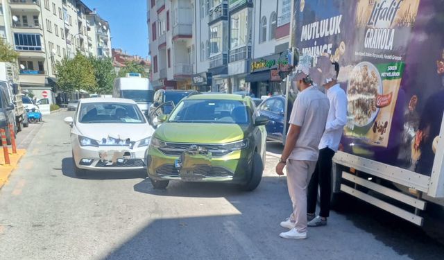 Ankara Caddesi’nde maddi hasarlı kaza
