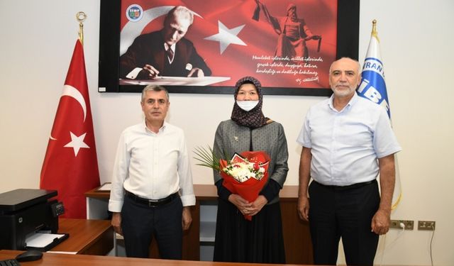 İİBF Dekanlığı’nda görev değişimi