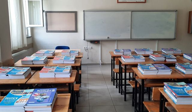 Kırşehir’de ders kitabları okullara dağıtılmaya başladı
