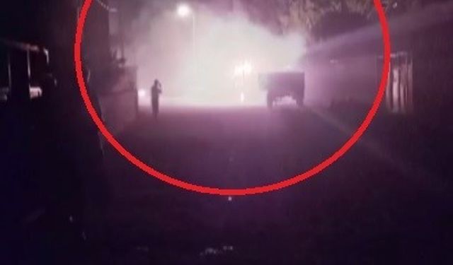 Kıvılcımlar gökyüzünü aydınlattı: Elektrik hattında patlama