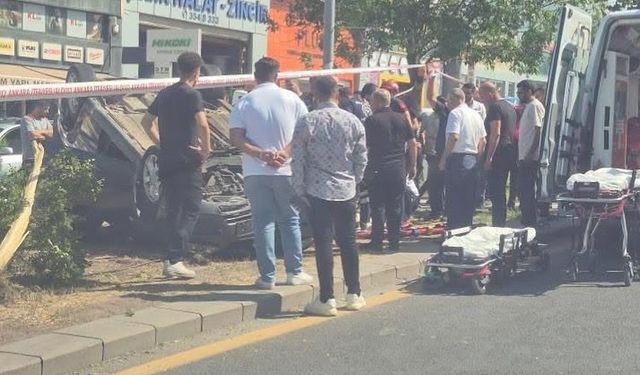 Kontrolden çıkan araç refüje çarparak devrildi