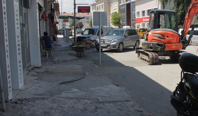 Mucur’da kaldırımlar yenileniyor