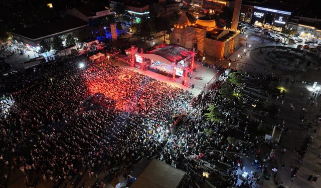 Kırşehir'de fesvalin 2. günde coşkuyla devam ediyor
