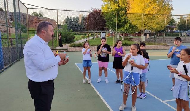Sporcu gençlere serin mola