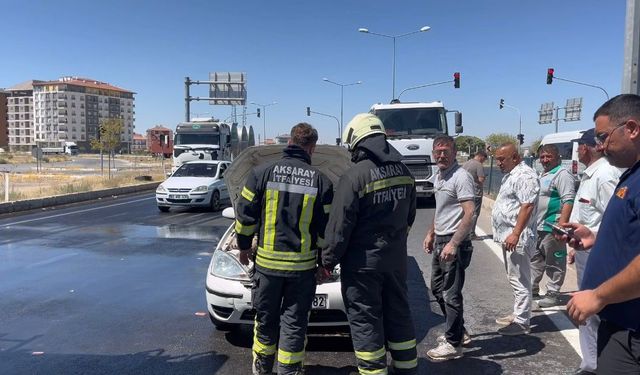 Trafikte seyir halindeki otomobilde yangın