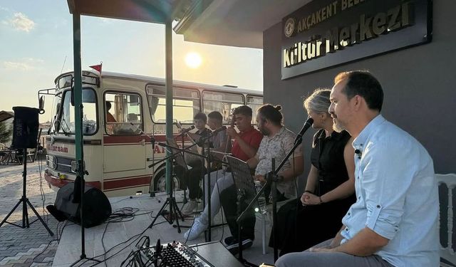 Türkülerle yolculuk başladı: İlk durakları Akçakent ve Çiçekdağı İlçesi’ydi