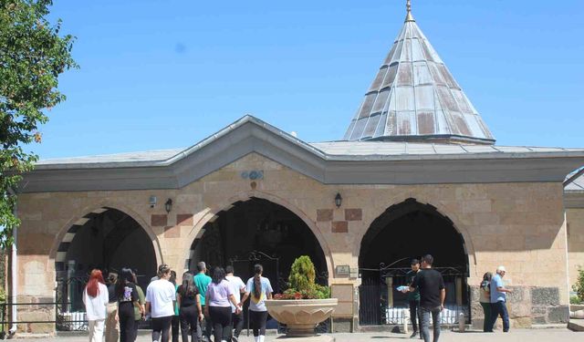Ziyaretçi akınına uğruyor